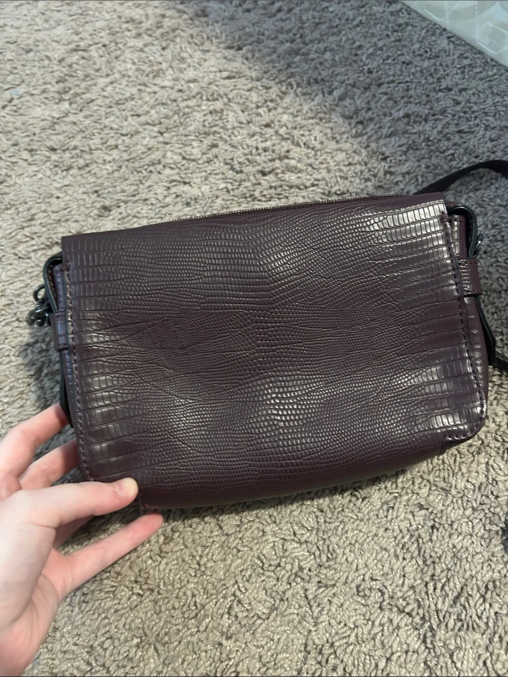 Simply Vera Vera Wang Burgundy Textured Crossbody Bag